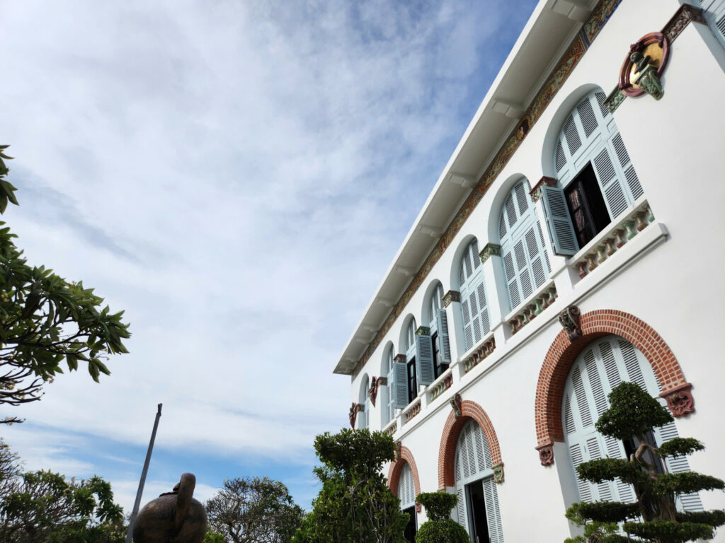 붕따우 박딘 옛 식민지 시절 건축물