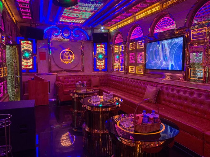 붕따우 로컬 가라오케 실내 사진