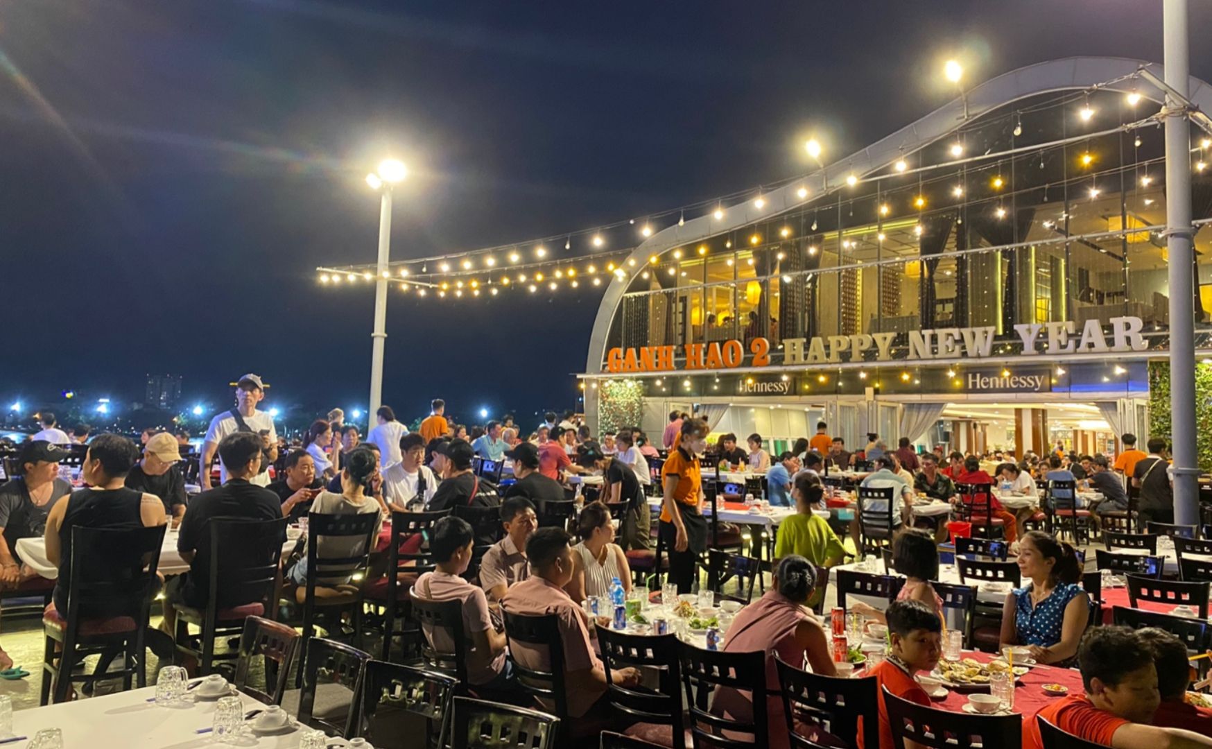 restaurant-vungtau-01 붕따우 간하오 식당 외부테이블 사진