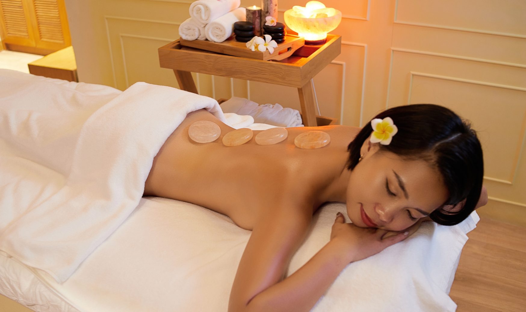 voucher-vungtau-massage-01 붕따우 스파에서 마사지를 받고 있는 고객 사진